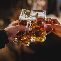 Jautra atpūta “Rundāles ūdensdzirnavās” 4 personām ar alus degustēšanu ezera krastā un braucienu katamarānā