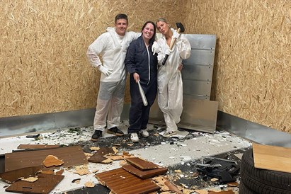 Fiksā emociju izlāde dusmu istabā Liepājā 