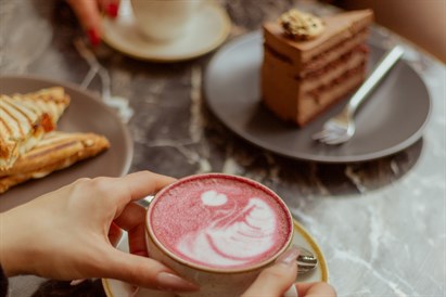 Lattes randiņš diviem kafejnīcā “Ezīša Kofīšops”