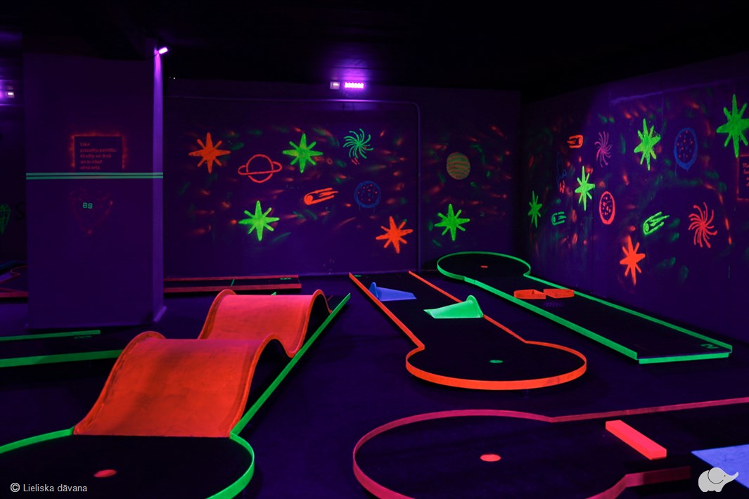  Aizraujošs piedzīvojums divatā – minigolfs “Play4score” telpās