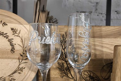 Glāžu dekorēšana ar draudzenēm – meistarklase vecmeitu ballītei Rīgā