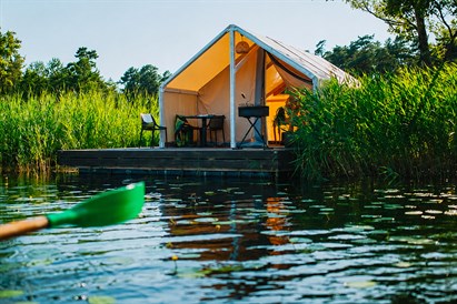 Nakšņošana glempinga teltī uz ūdens – Atpūta “BB Camping” 4 personām 