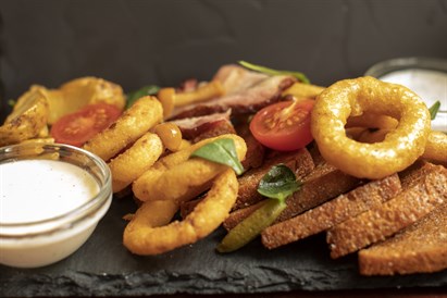 Garda maltīte un biljarda spēle “Tavernā pie Kļavas”