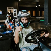 Dāvanu karte braucieniem ar jaudīgiem elektrokartingiem “GUNSnLASERS”