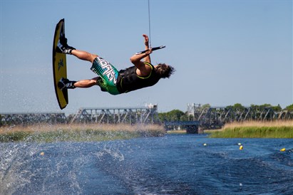 Veikbords aiz trošu sistēmas Jūrmalā