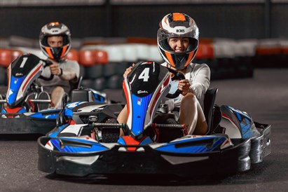 Izaiciniet viens otru “Biķernieku kartinga hallē”