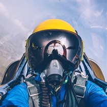 Lidojums ar reaktīvo lidmašīnu L-39C un unikāla pieredze pilota lomā