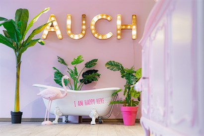 Mirdzošie “Tooth Gems” zobu kristāliņi salonā “AUCH”
