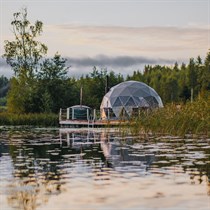 Glempinga atpūta pārim – absolūts miers romantiskajā ezera kupolā 