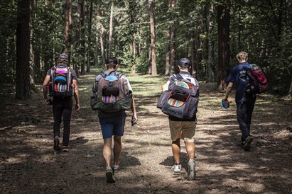 Disku golfa spēle “airBaltic Disc Golf Park” Mežaparkā