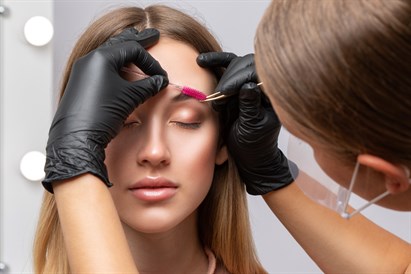 Uzacu laminēšana, krāsošana un koriģēšana salonā „SIBI”