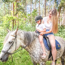 Izjāde ģimenei zirgu sētā Ķekavā