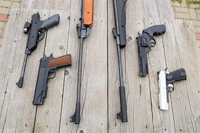 Šaušana ar dažādiem lokiem un arbaletu vai pneimatisko ieroci