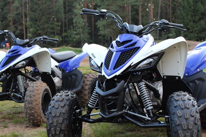 Brauciens trasē diviem ar kvadraciklu vai krosa motociklu