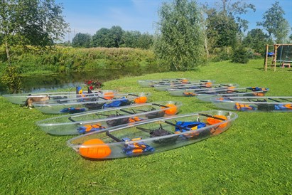 Caurspīdīgā laiva “Kristāliņš” – unikāla laivošanas pieredze