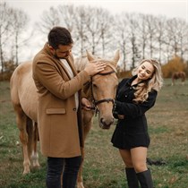 Верховая прогулка вдвоем + фотосессия + отдых в «Agates»